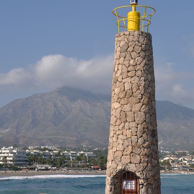 Faro en Puerto Banus